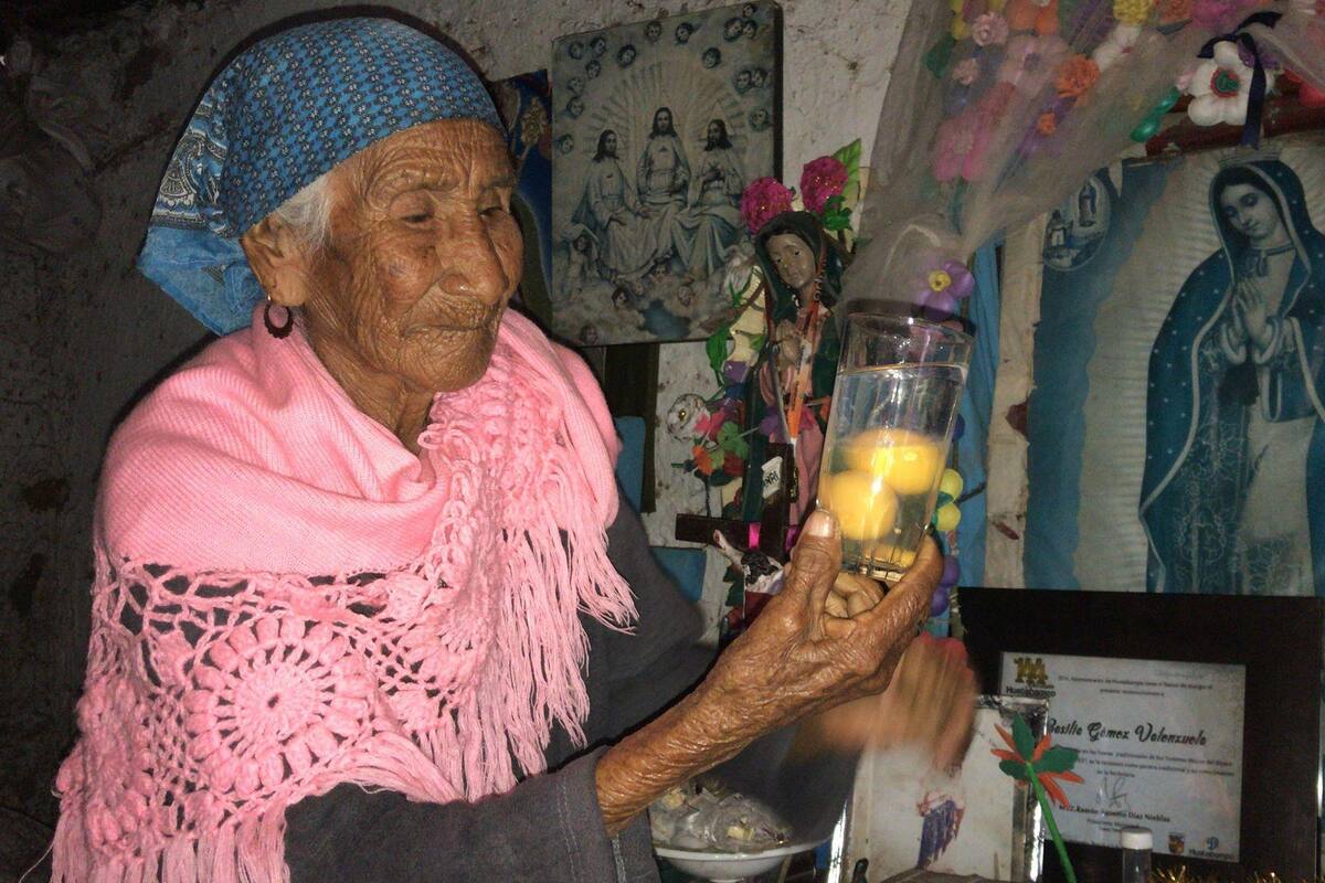 A sus casi 100 años de edad es la última curandera mayo