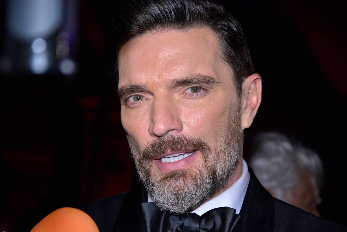 Julián Gil manifestó su disposición para llegar a un acuerdo y reunirse con su hijo.