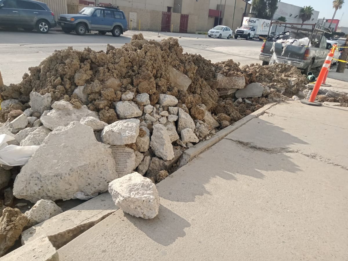 El problema comenzó hace más de cinco meses y durante las últimas semanas se ha agravado debido a la continuidad de los escurrimientos sobre la vialidad. Foto: Cortesía