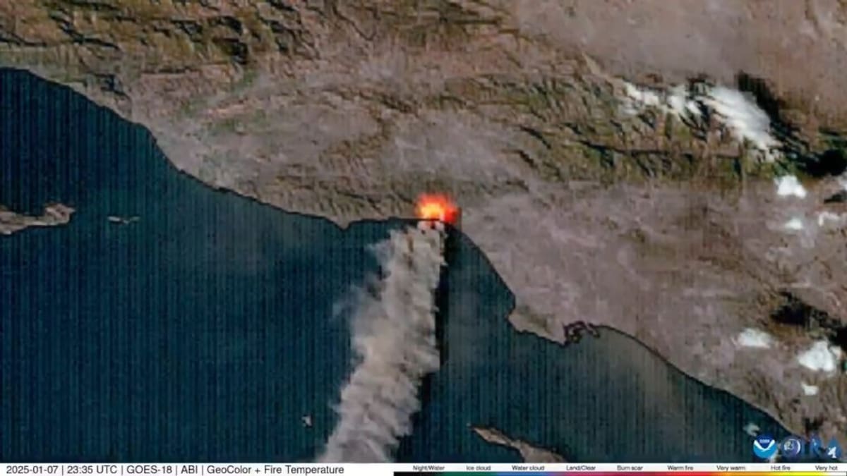 Vista de incendio en Los Ángeles, California. | Crédito: X @CIRA_CSU