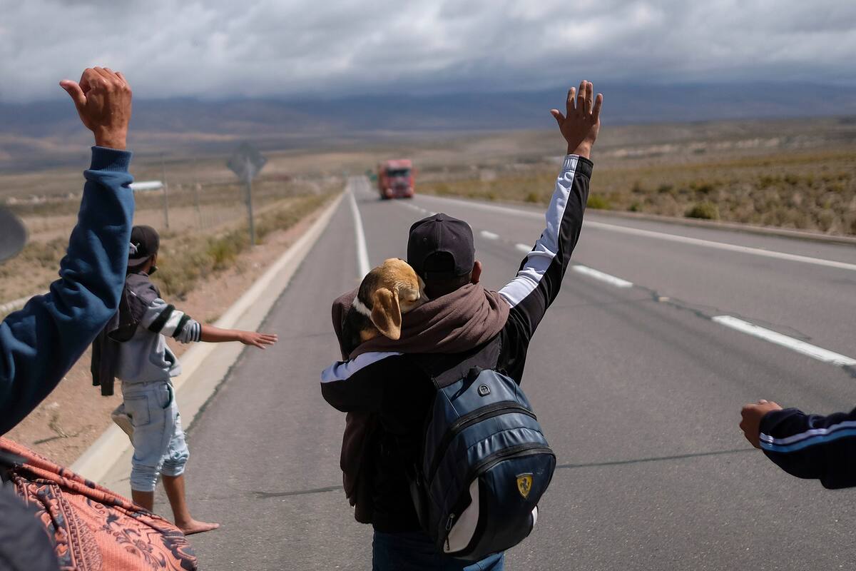 Retoman migrantes latinos trámite de asilo de Estados Unidos