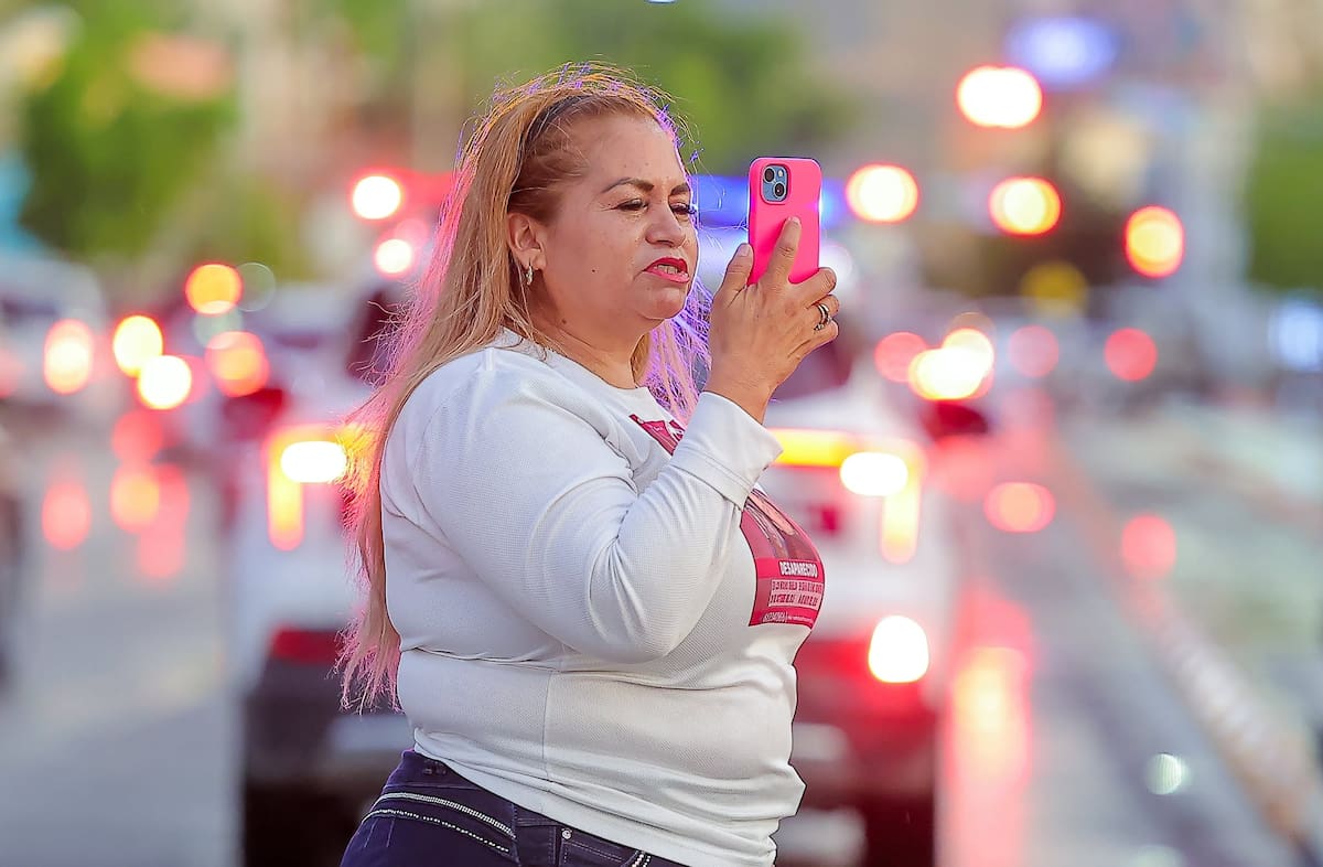 Cecilia Patricia Flores, líder del colectivo de búsqueda, encabezó la marcha por desaparecidos en Hermosillo. | Crédito: Eleazar Escobar (GH)