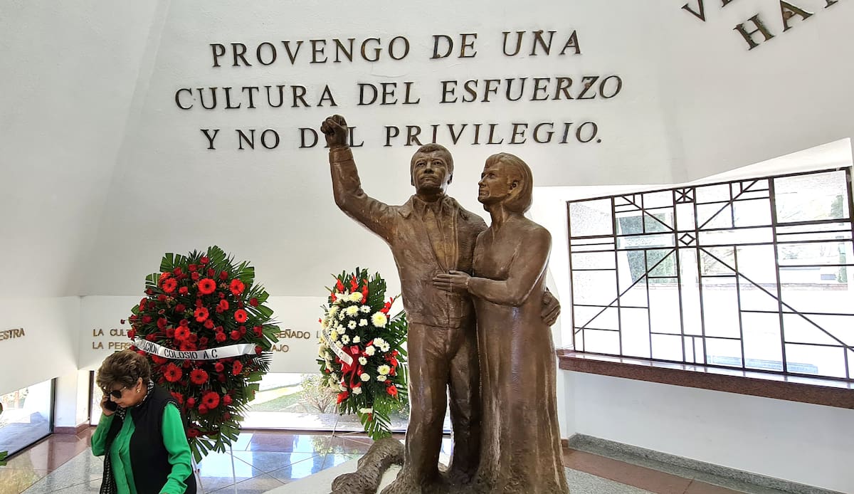 Mausoleo en memoria de Luis Donaldo Colosio Murrieta y Diana Laura Riojas de Colosio en Magdalena de Kino. FOTO: ARCHIVO