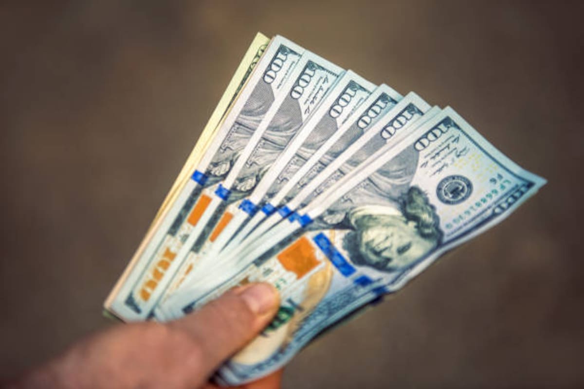 Dólar vuelve a bajar: se vende en 17.10 en casas de cambio