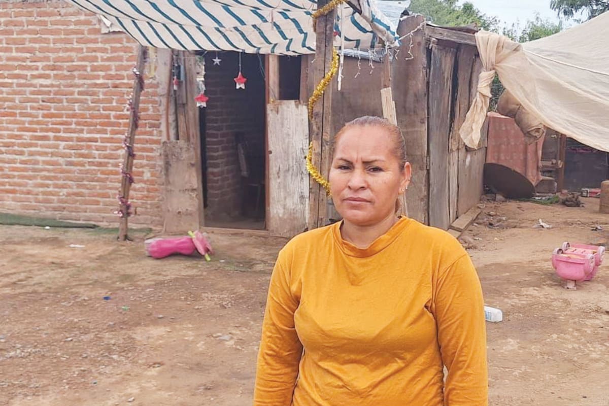 Familia de Gabriela en la Invasión Tres Reynas se duerme temprano y con suéteres por el frío que pasan en su hogar