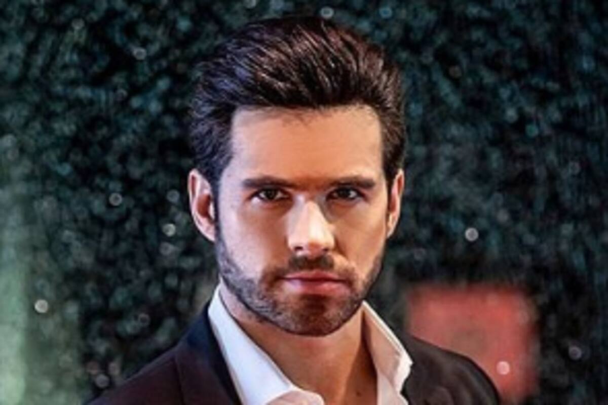 Eleazar N le exige a Tefi Valenzuela que lo absuelva de las acusaciones en su contra