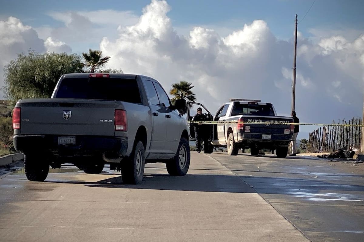 Hallan cuerpo calcinado en vía pública de Palma Real