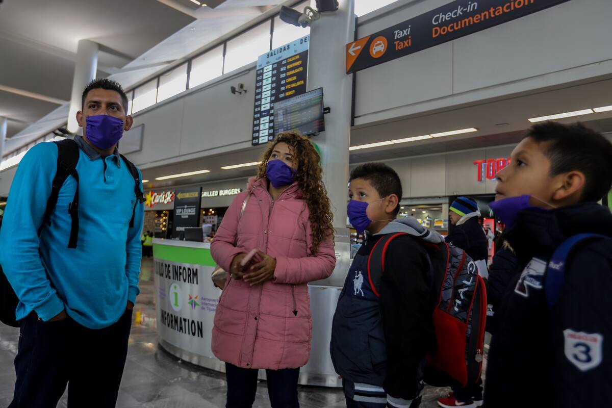 Llegan al aeropuerto para ‘escapar’ o para volver con su familia