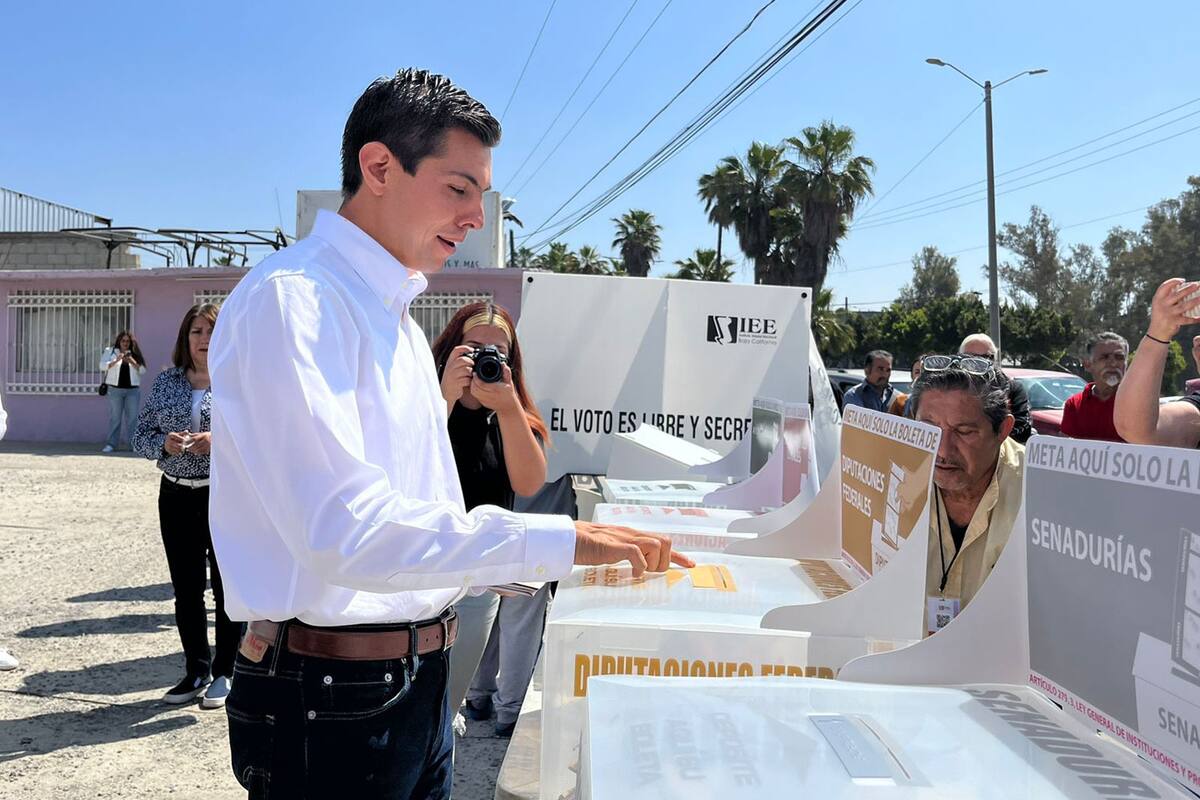 Candidato a la Alcaldía de Tecate por Morena vota en El Refugio