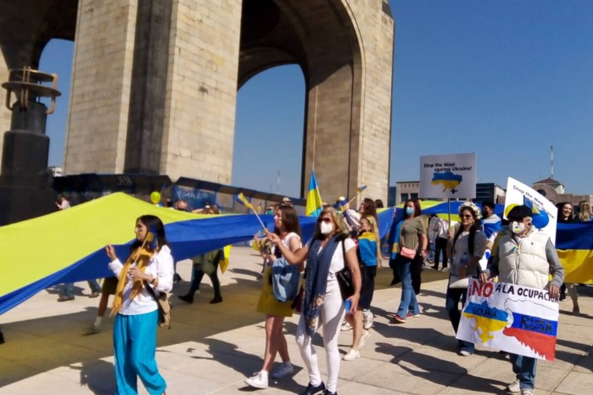 "¡Ucrania independiente!": Ucranianos marchan en la CDMX, piden detener conflicto