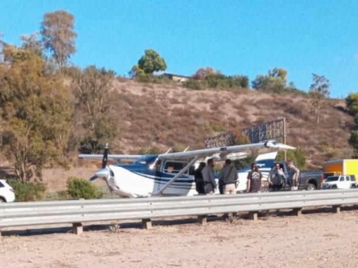 Avioneta aterriza de emergencia en la I-15 de San Diego