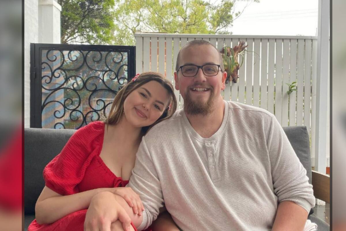 Pareja habla de cómo los ronquidos los empujaron a dormir en cuartos separados y cómo esto fortaleció su amor