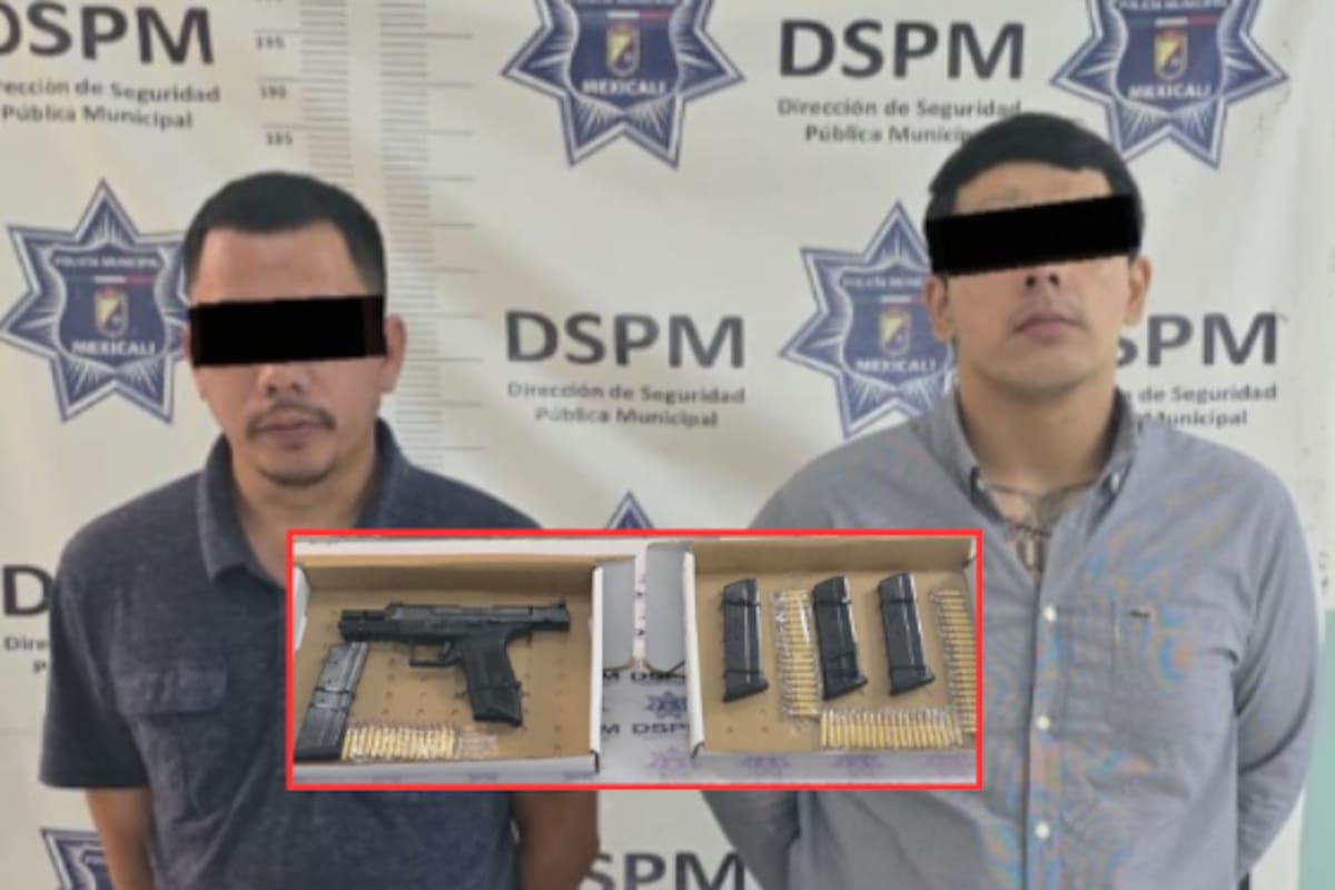 Detectan arma y 73 cartuchos en auto estacionado junto al FEX; detienen a dos hombres