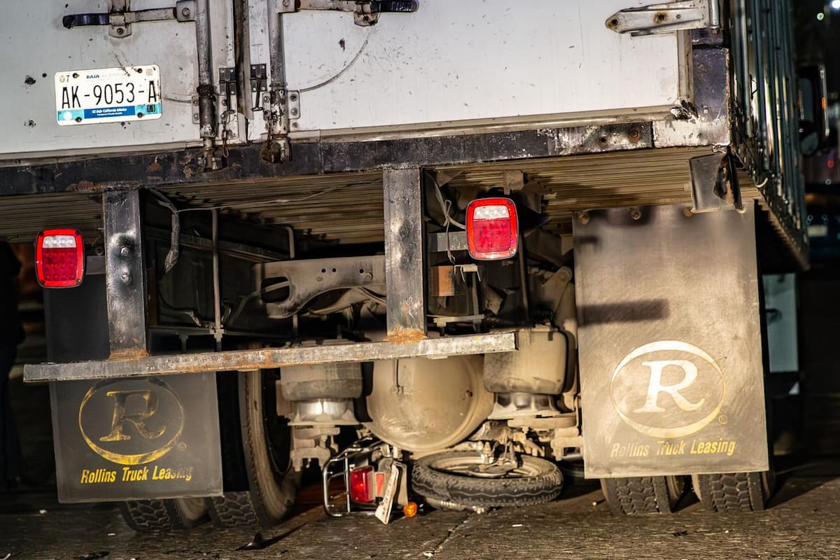 El motociclista fue trasladado de urgencia a un hospital cercano. Foto: Border Zoom