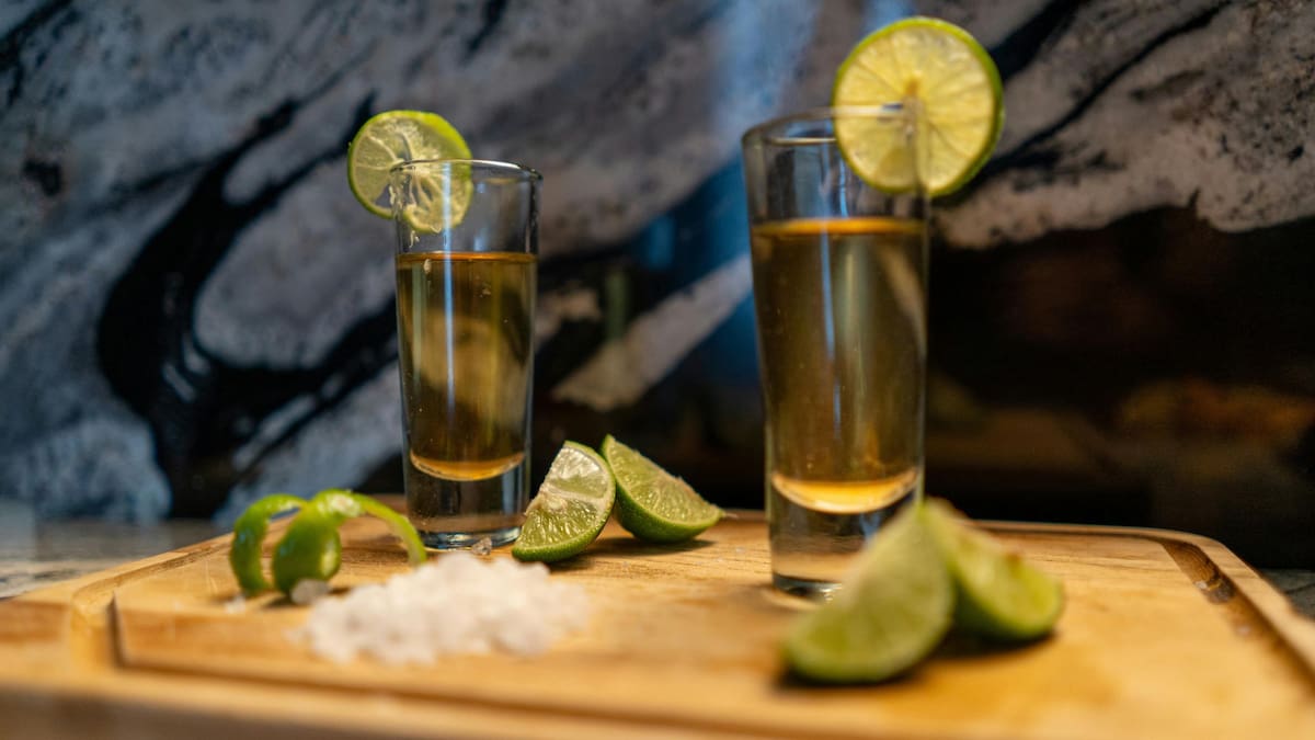 ¿Por qué al vaso pequeño se le dice “shot” Esta es el origen que pocos conocen | Foto: canva