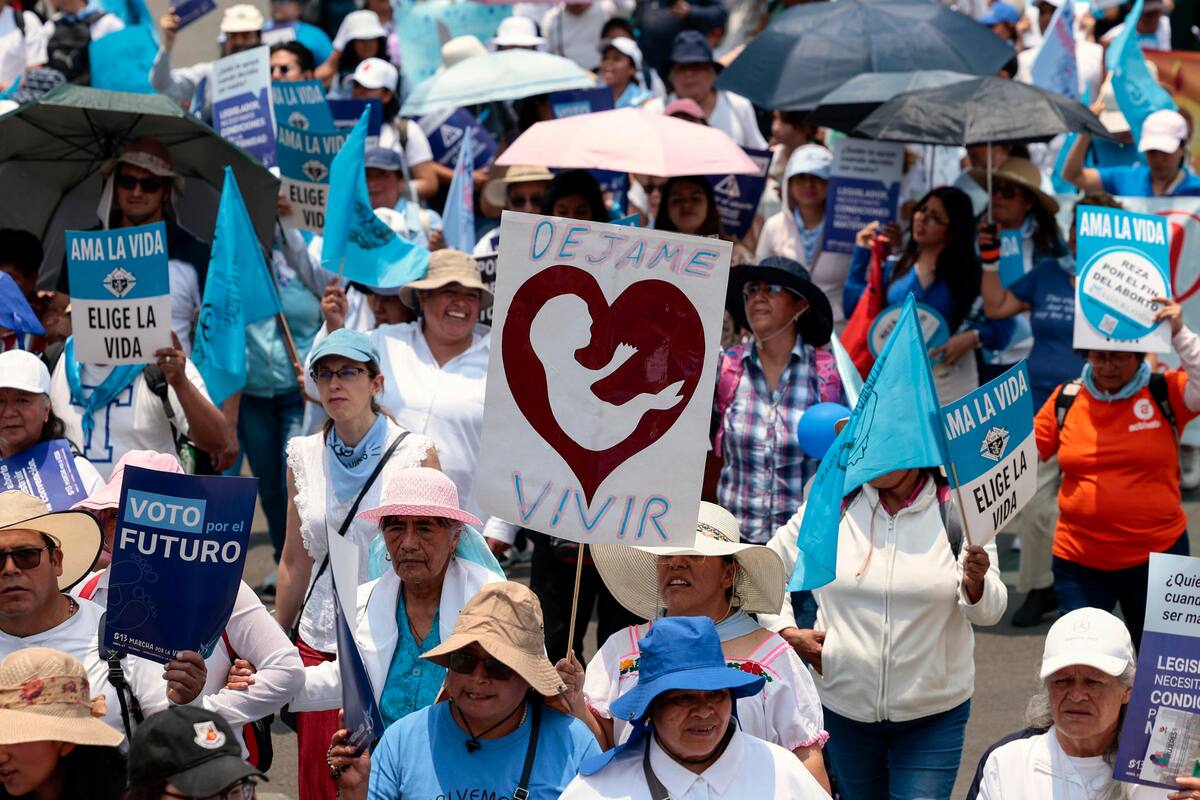 Miles de mexicanos demandaron a la clase política que ponderen el respeto al derecho a la vida | FOTO EFE/José Méndez