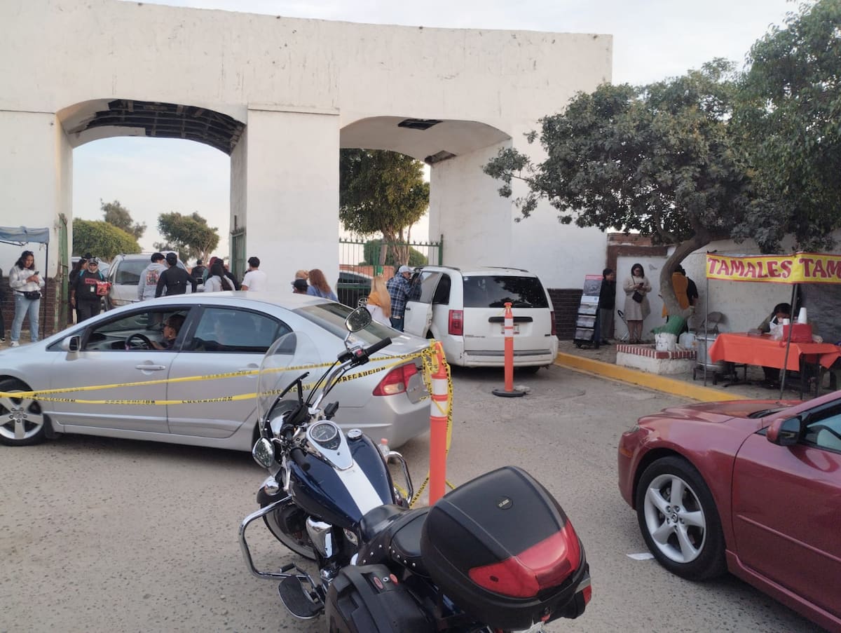 La SSPCM supervisó 20 panteones, manteniendo orden y tranquilidad durante la celebración del Día de Muertos. Foto: Cortesía