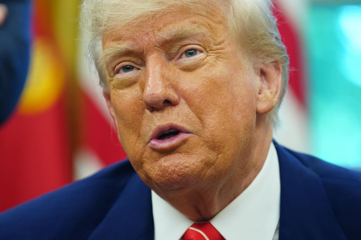 Trump llama necio al presidente de la Fed, por mantener los tipos de interés