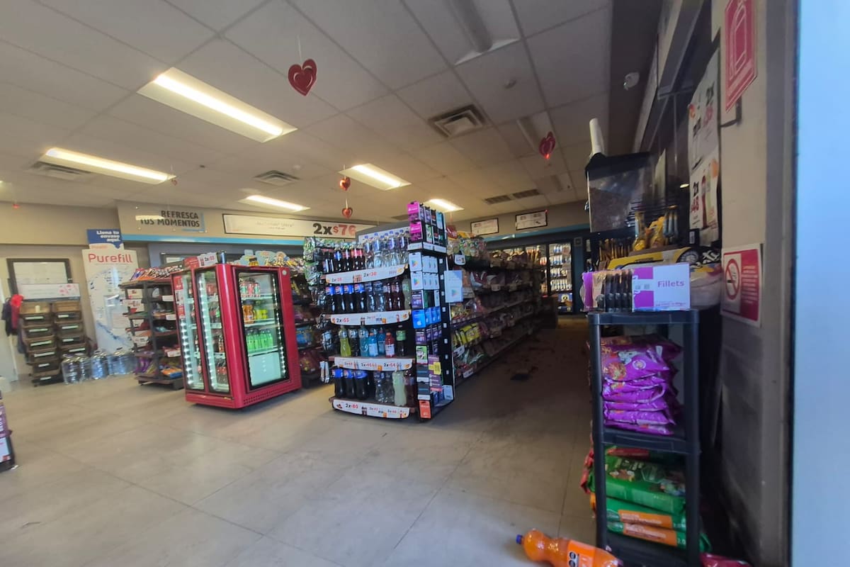 Incendian autoservicio en Terrazas del Sol; cliente evita que el fuego se propague