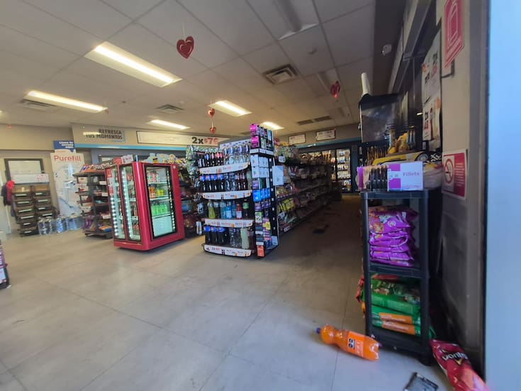 Incendian autoservicio en Terrazas del Sol; cliente evita que el fuego se propague