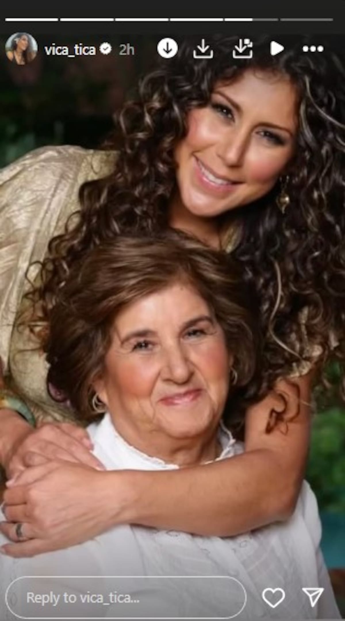 Vica Andrade anuncia la muerte de su madre | Instagram @vica_tica