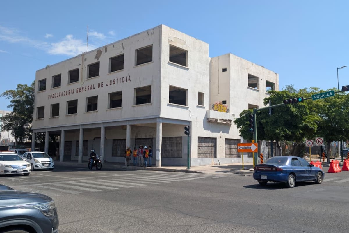Cierre parcial a la circulación en Rosales y Álvaro Obregón podría complicar el tránsito en el Centro de Hermosillo por la demolición del antiguo edificio de la Procuraduría