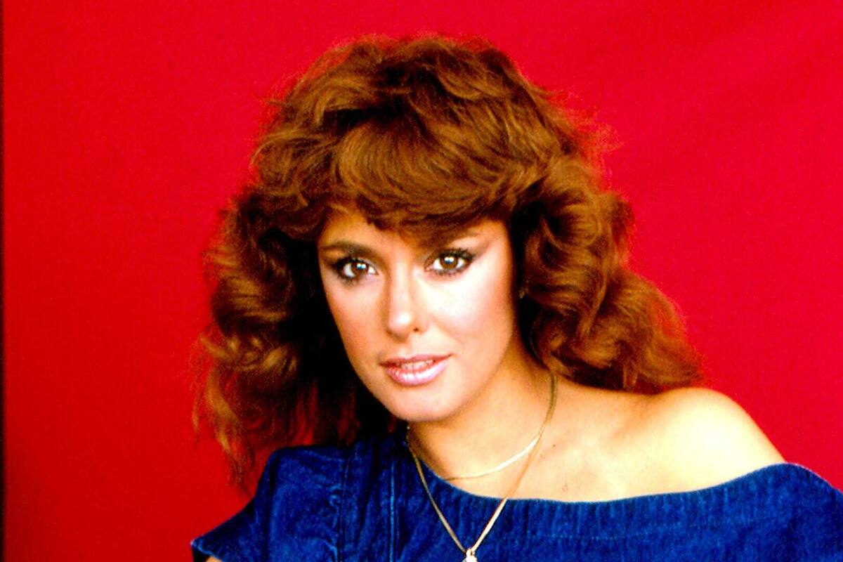 Lucía Mendéz celebra su cumpleaños 66 debutando como abuela y en busca del amor.