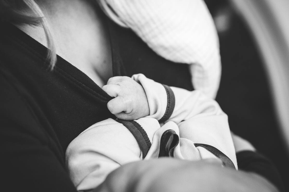 La lactancia materna sigue siendo segura a pesar de la madre tener Covid-19