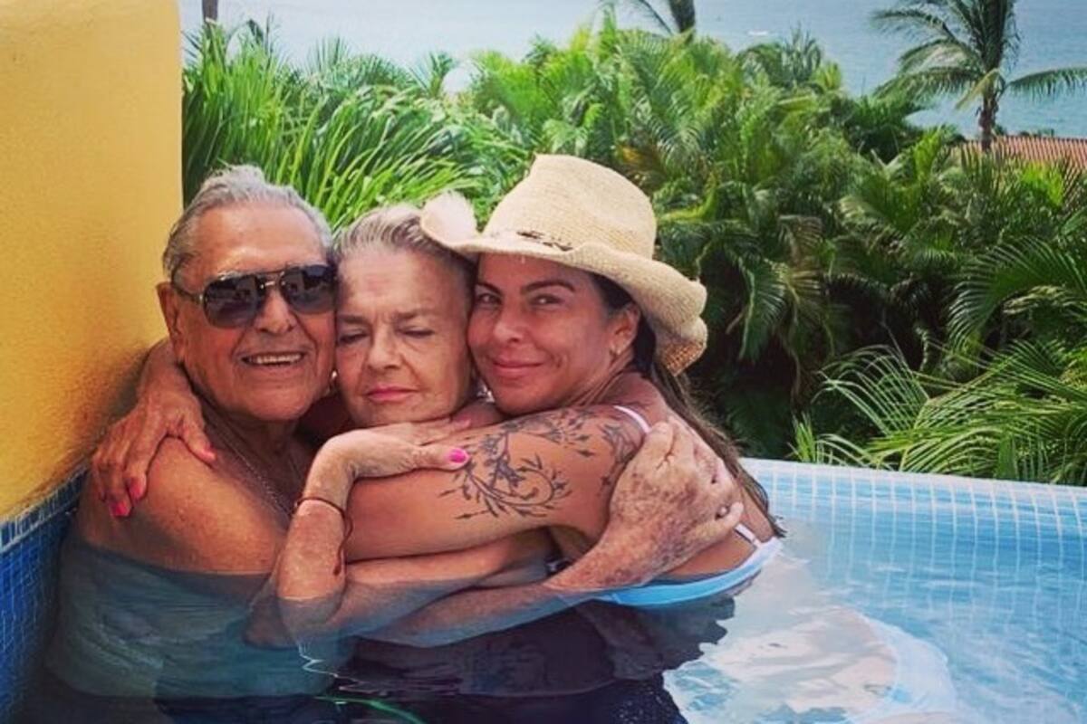 ¡Kate del Castillo por fin se reúne con sus padres!
