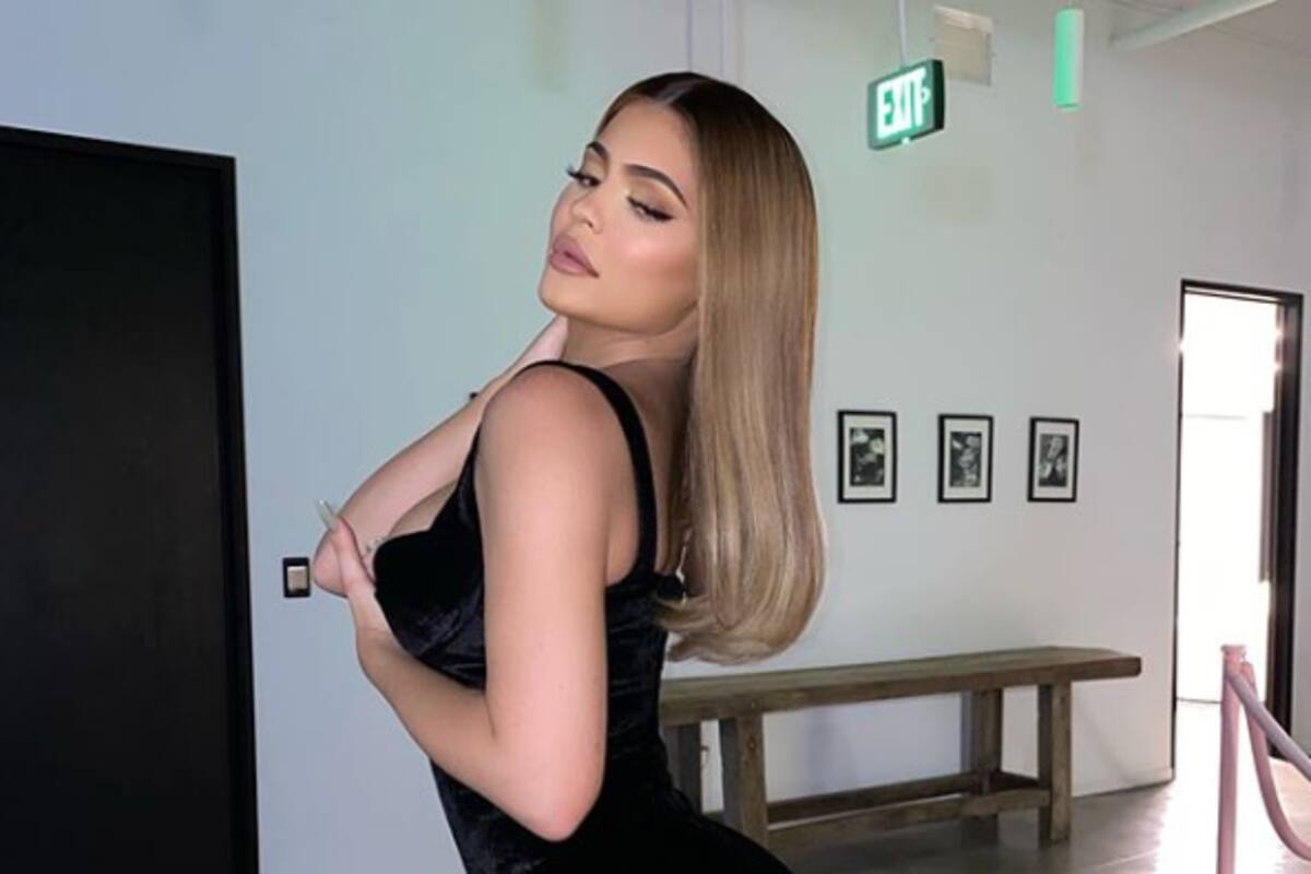 Kylie Jenner luce figura vestida de ''conejita''
