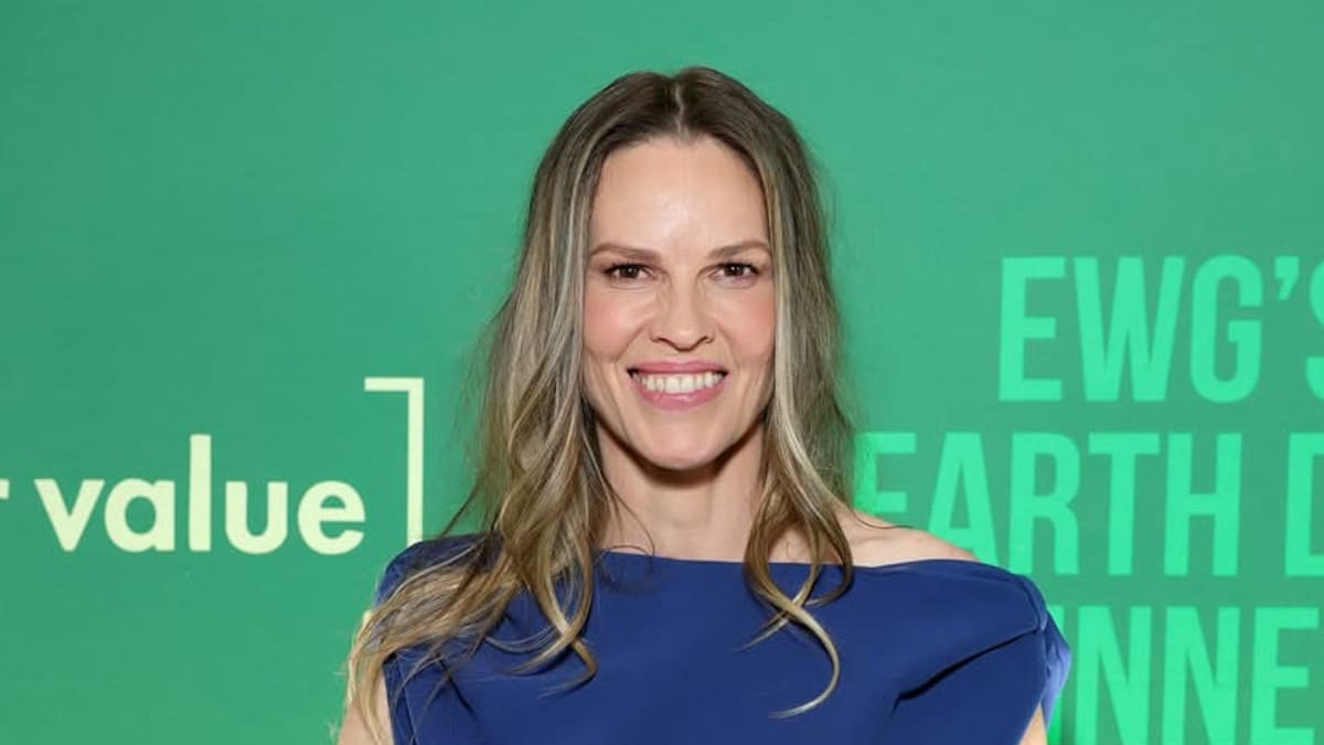 Hilary Swank anuncia que está embarazada de su tercer hijo a los 52 años