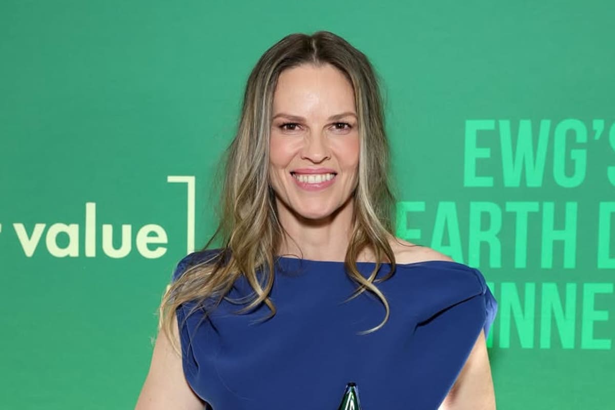 Hilary Swank anuncia que está embarazada de su tercer hijo a los 52 años