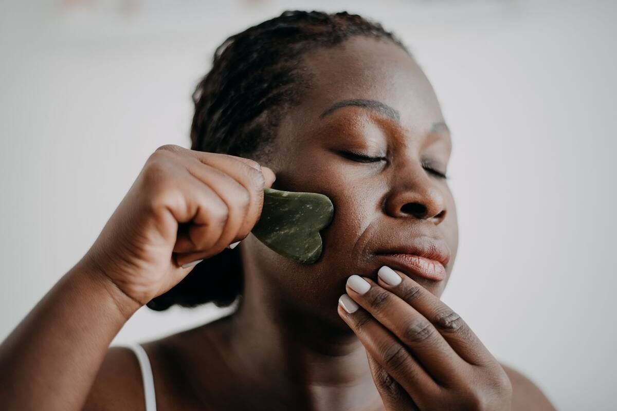 El secreto milenario del Gua Sha: ¿Realmente transforma tu piel?