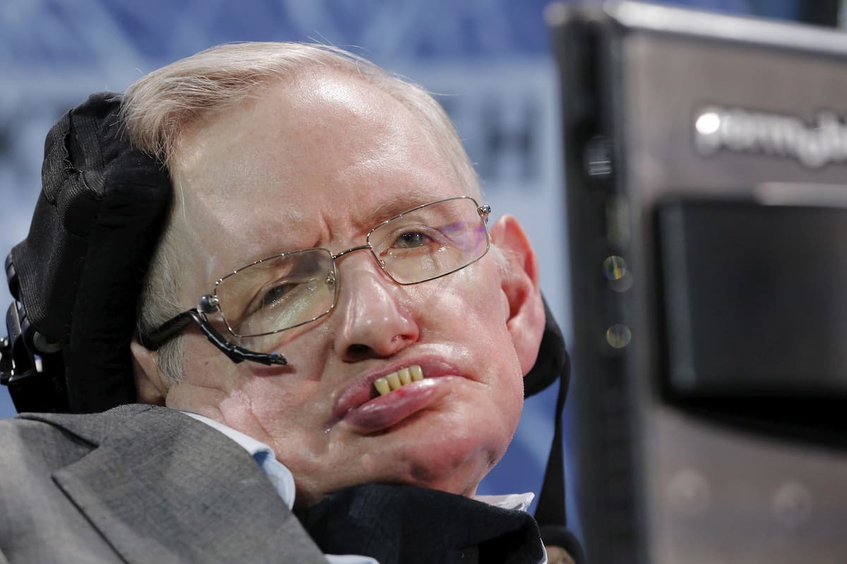 Stephen Hawking reflexionó sobre el conocimiento y advirtió que la seguridad de estar en lo correcto puede impedir que cuestionemos nuestras ideas, busquemos respuestas y aceptemos nueva información