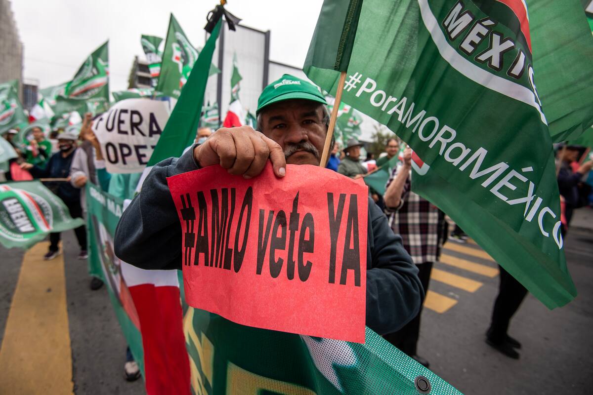 "¡Fuera AMLO!": Exigen renuncia de López Obrador en marcha al norte de México