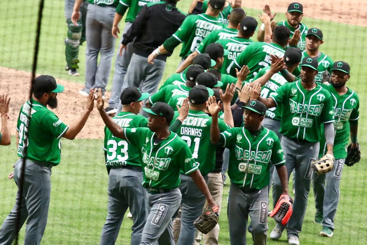 Salva AMLO a los Olmecas de Tabasco, su equipo de beisbol