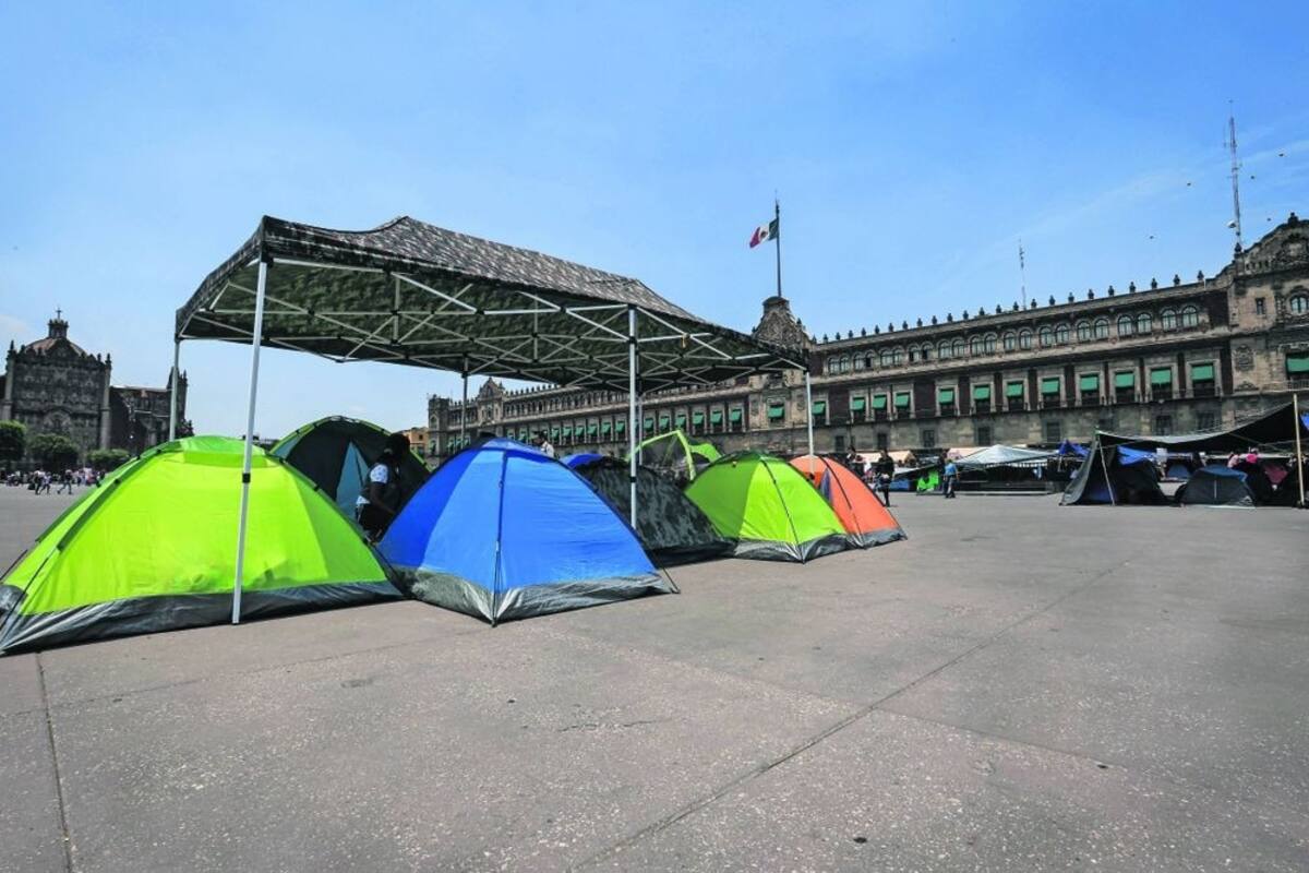 CNTE accede a reubicar su plantón en el Zócalo para que se realice la “Marea Rosa”
