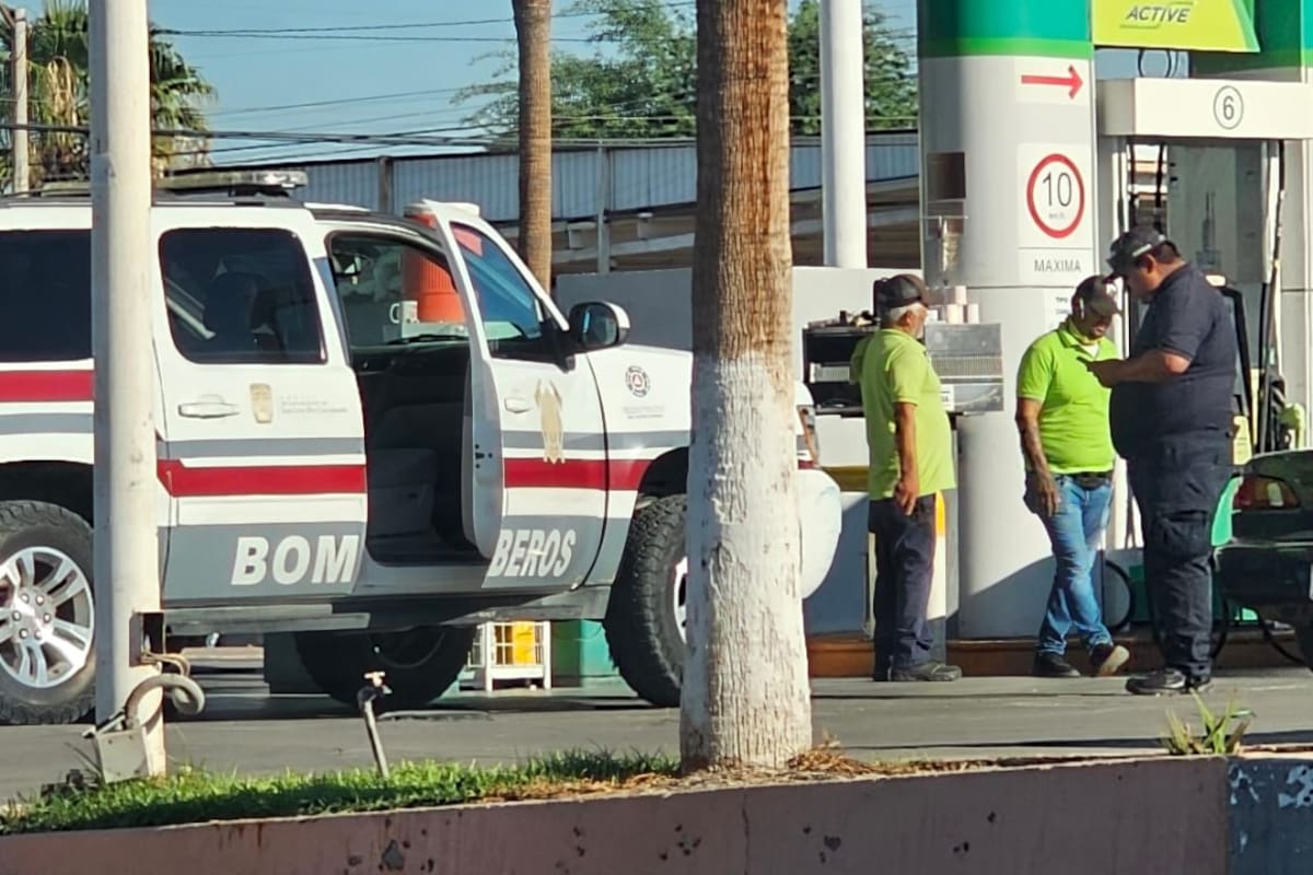 Chocan unidad de Bomberos y responsables se dan a la fuga
