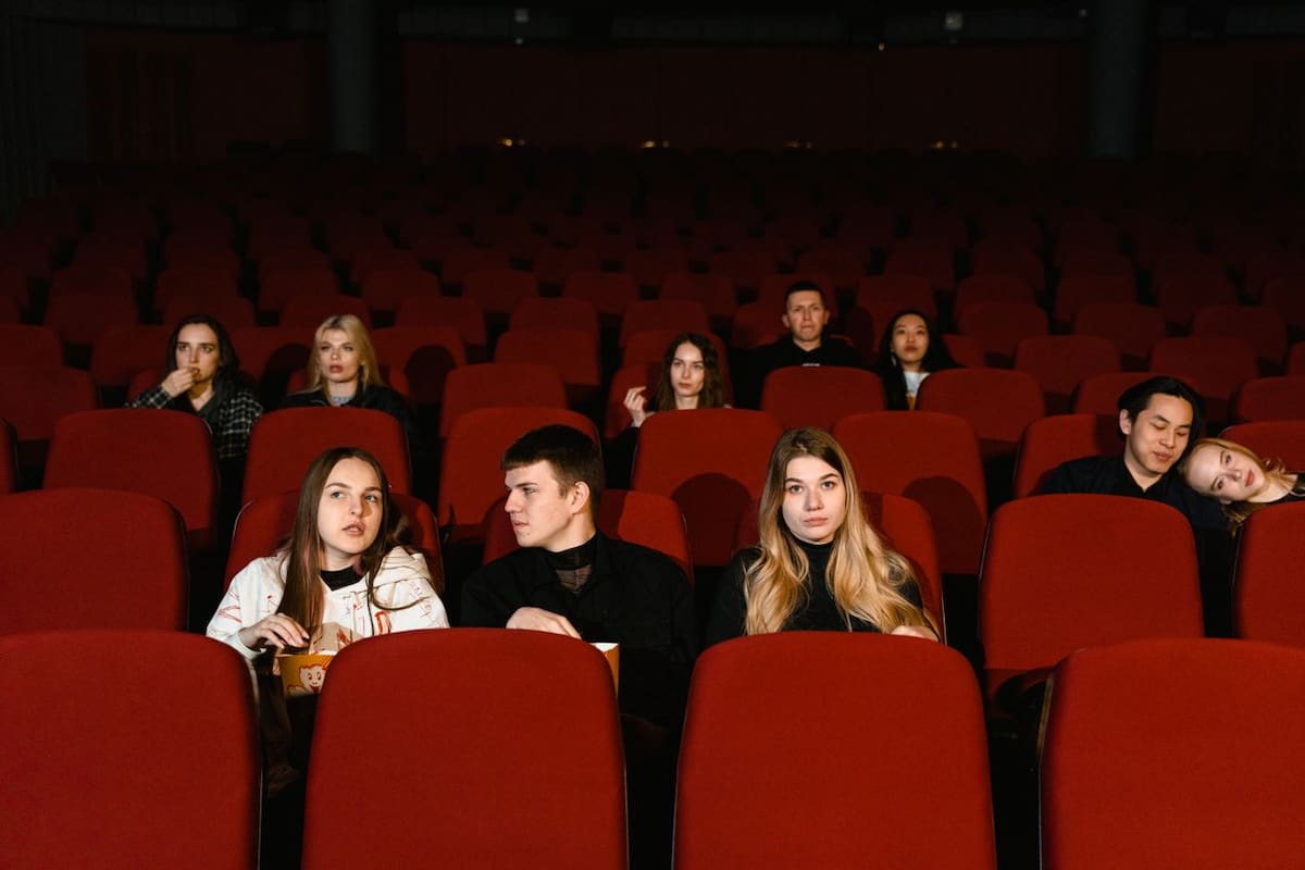Debido a los altos costos, algunas familias han tenido que disminuir sus visitas al cine. | Foto: Pexels