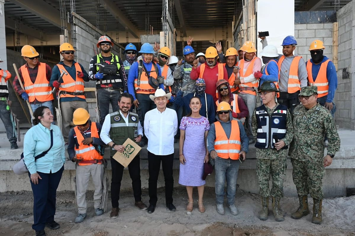 Autoridades estatales y federales recorrieron las obras del nuevo hospital, donde se realizan trabajos hidráulicos, sanitarios y de construcción interior.
