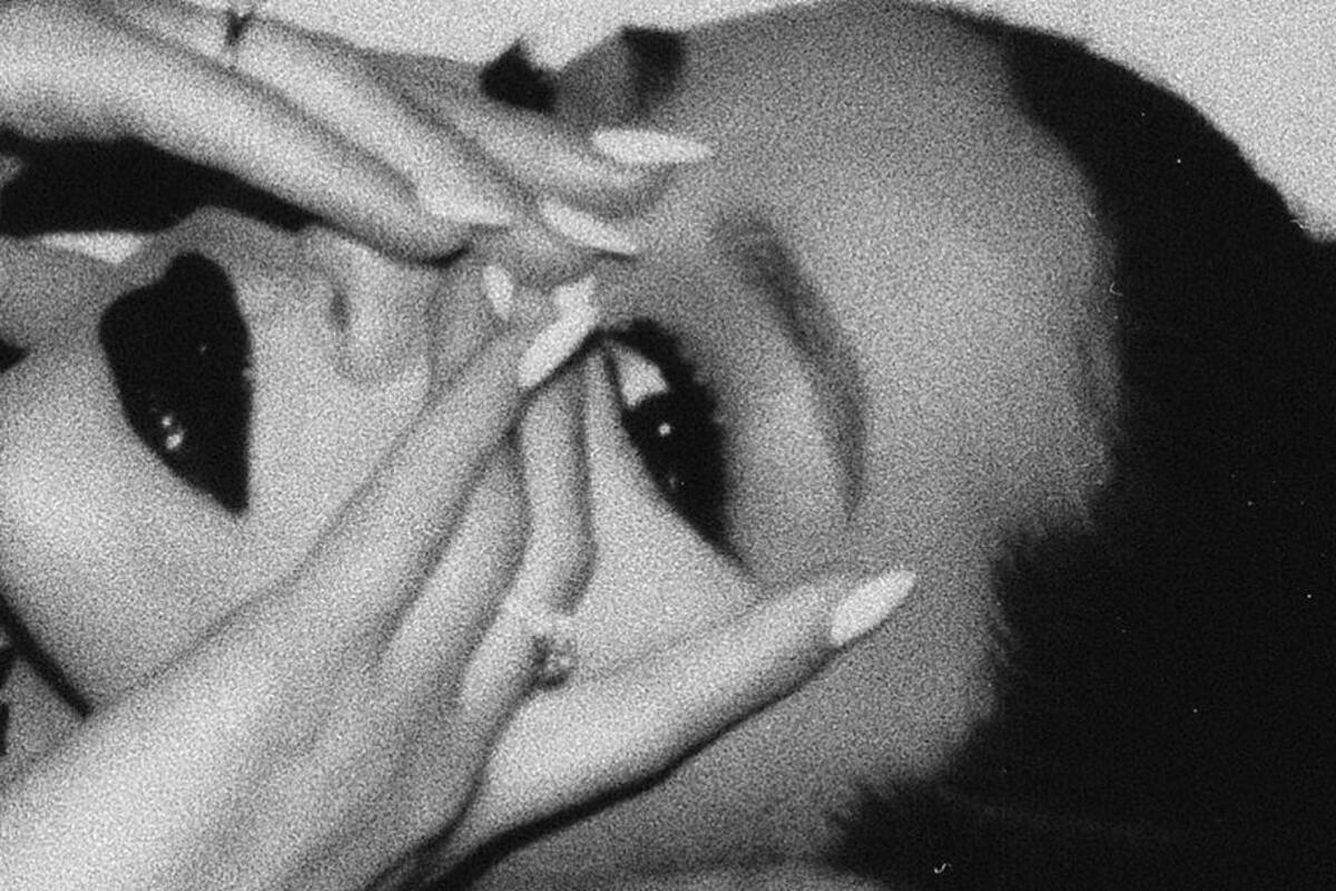 Fanático de Ariana Grande burla seguridad y llega hasta la puerta de su casa