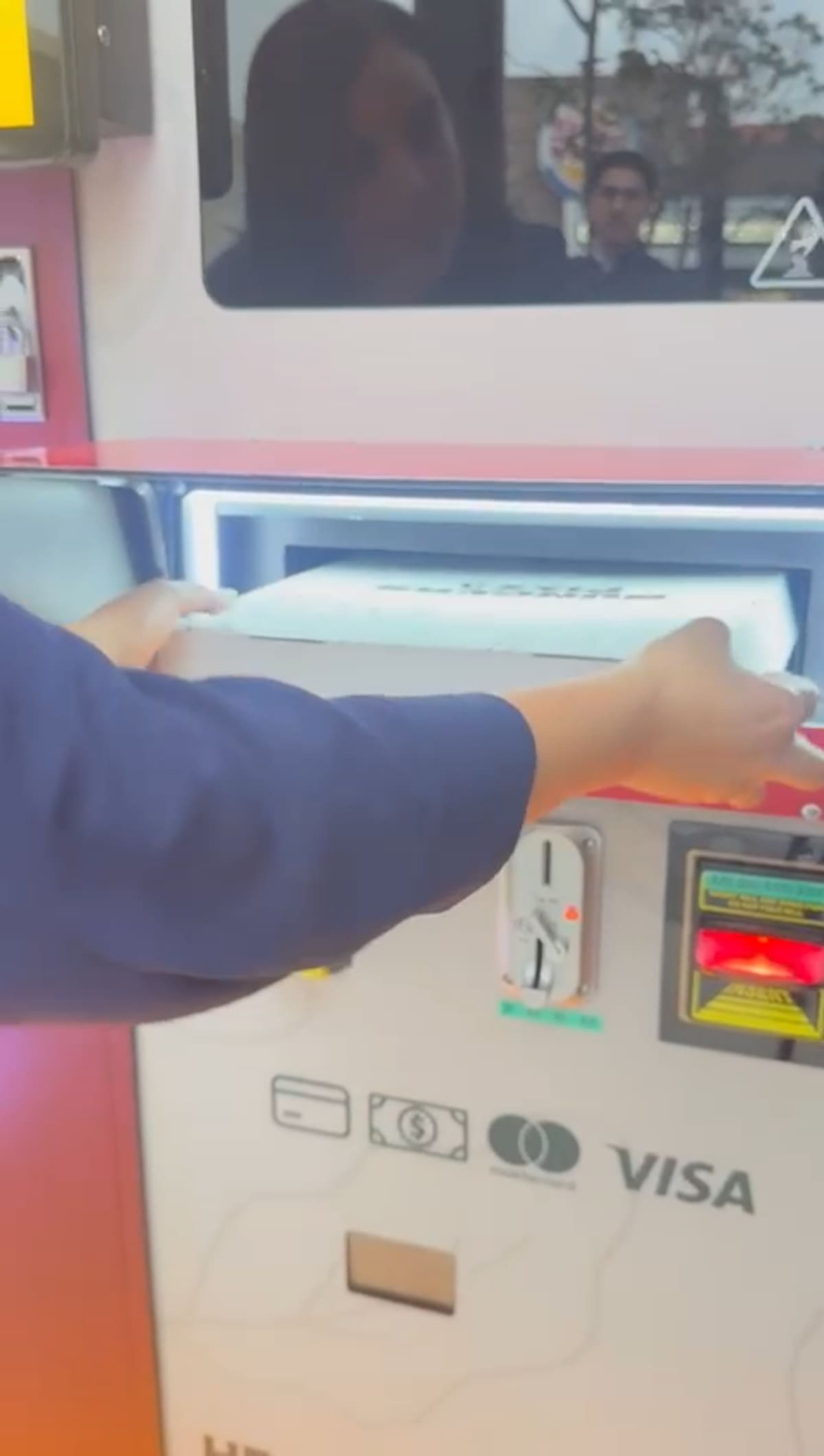 Un emprendimiento originario de Tijuana presenta la primera máquina expendedora de pizza en el estado, apostando por innovación, ingredientes frescos y una nueva forma de consumir comida rápida. Foto: Carlos Cruz