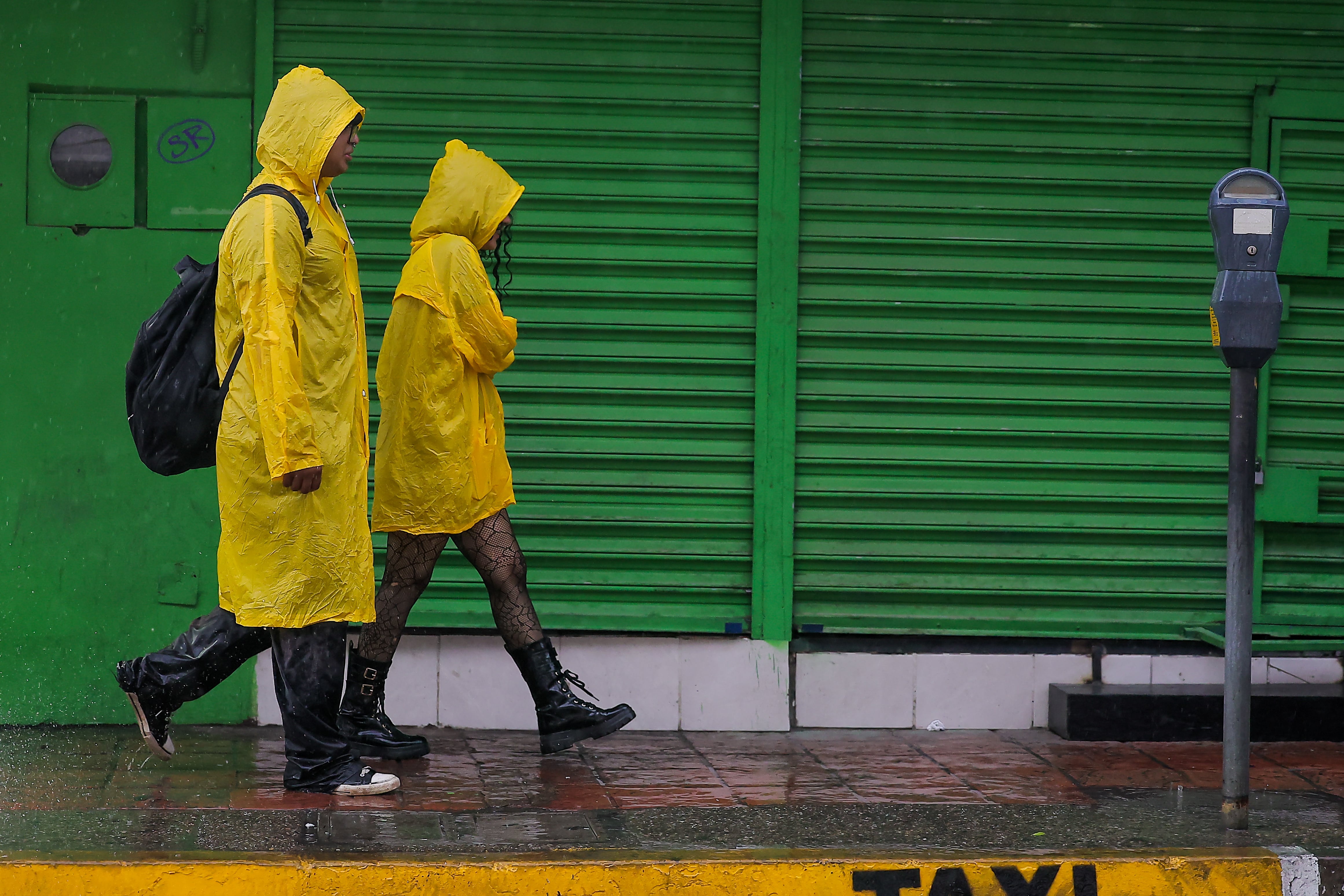 Nubes de tormenta y condiciones meteorológicas variables durante la temporada de lluvias en México.