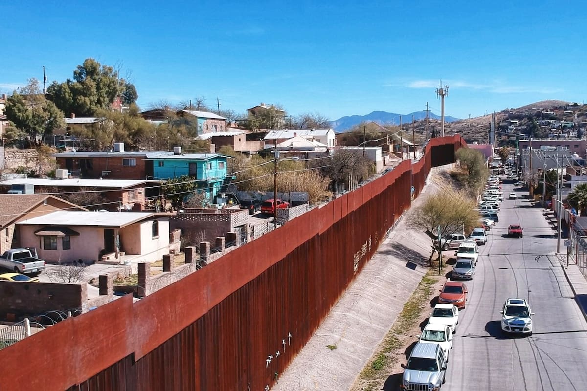 Consulados de México en Arizona se mantienen atentos ante posibles redadas migratorias tras detención de trabajadores en Phoenix