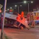 Se registra volcadura en zona comercial de Rosarito