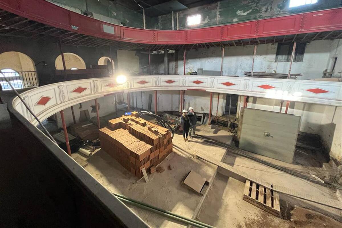 Holograma de Gardel y un teatro donde nunca cantó