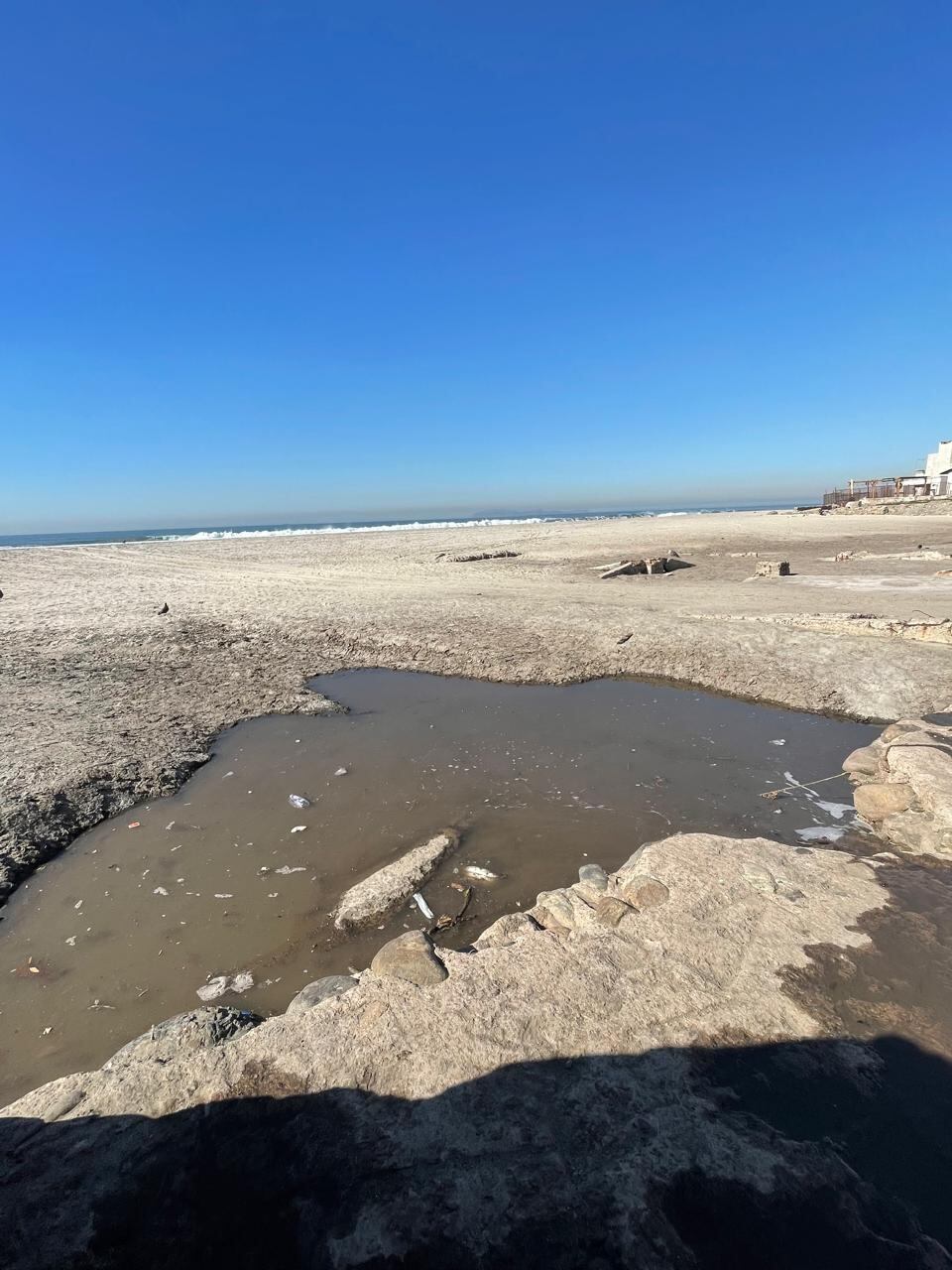 Las pestilentes aguas continuan afectando a comerciantes y residentes Los trabajos de reparación de la red de alcantarillado en el bulevar Benito Juárez se extenderán hasta el 23 de enero, mientras comerciantes y residentes siguen afectados por los derrames y malos olores.