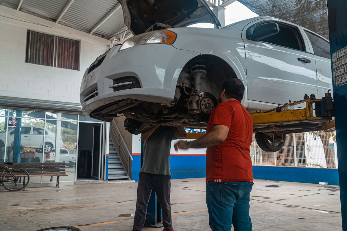Hogares en México gastan 15 mil 507 pesos al año en mantenimiento automotriz debido a que la antigüedad de todos los autos que circulan en el país alcanzó un promedio de 16.2 años
