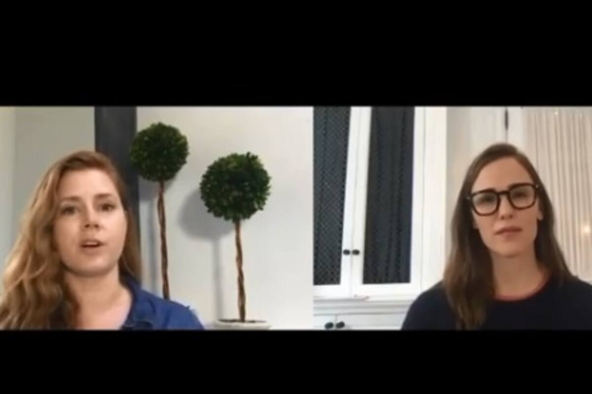 Amy Adams y Jennifer Garner promueven iniciativa para leer cuentos que permitarán recaudar fondos
