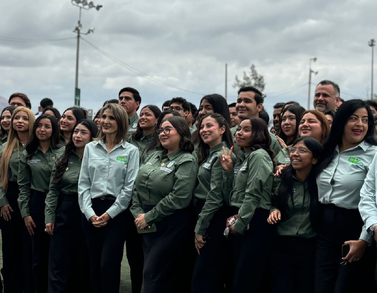 Miles de estudiantes participaron en ceremonias de colocación de pines y escucharon mensajes de motivación rumbo a su vida profesional. Foto: Lorena Salinas